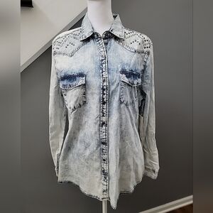Reba Desert Road Embellished Denim Shirt Acid Wash Button Snap Western Ranch LG